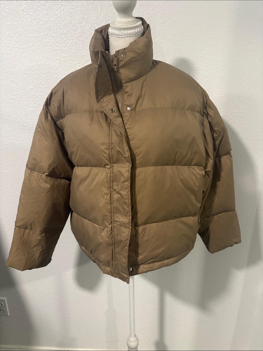 Cropped Oversized Puffer Jacket in Taupe Brown